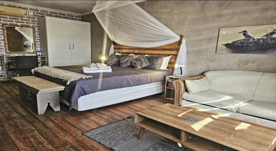 Bedroom with cosy lounge corner