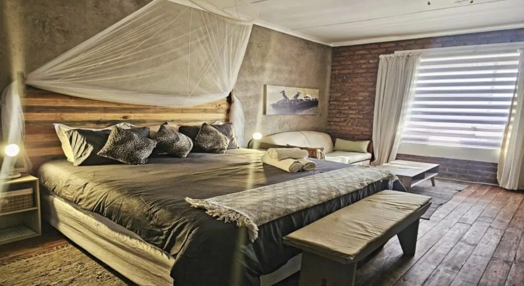 Canopy bed in the main suite at Shachar